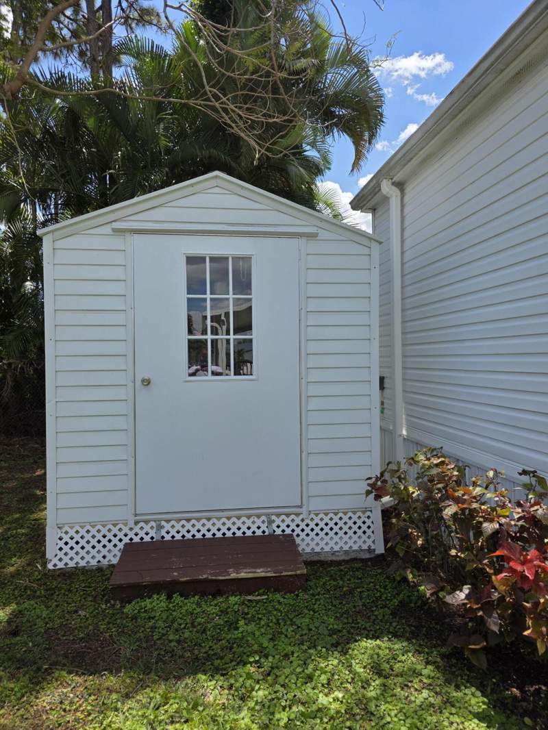 3 bedroom Manufactured Home at 4124 8th Court, Maralago Cay, Lantana — photo 3