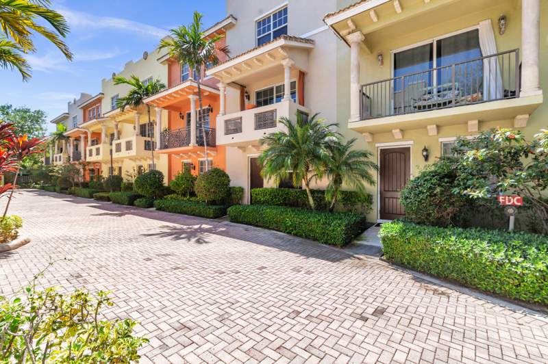 3 bedroom Townhouse at 219 N L Street #111, Coconut Walk Of Lake Worth, Lake Worth Beach — photo 3