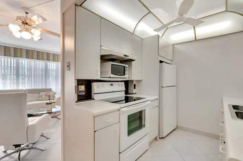 2043 Cambridge C, Deerfield Beach FL - photo 10 of 75