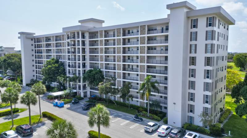 1 bedroom Condominium at 3050 N Palm Aire Drive #505, No 8 Palm-Aire Country Club, Pompano Beach — photo 2