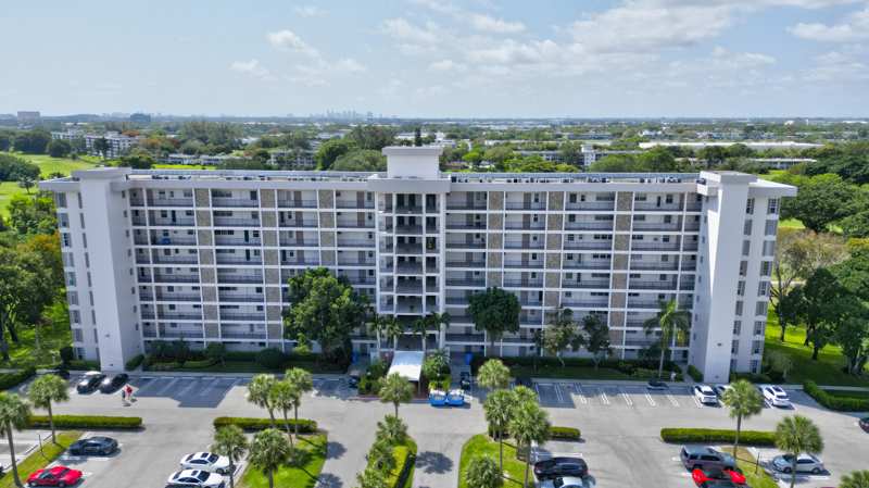1 bedroom Condominium at 3050 N Palm Aire Drive #505, No 8 Palm-Aire Country Club, Pompano Beach — photo 1