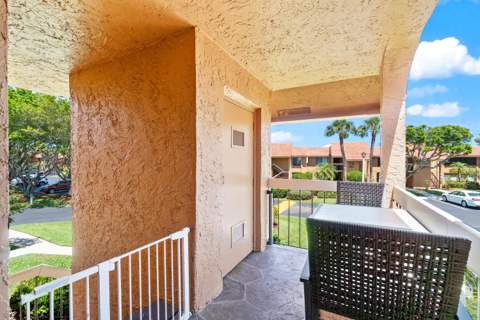 11255 Green Lake Drive #203, Boynton Beach FL - photo 8 of 36