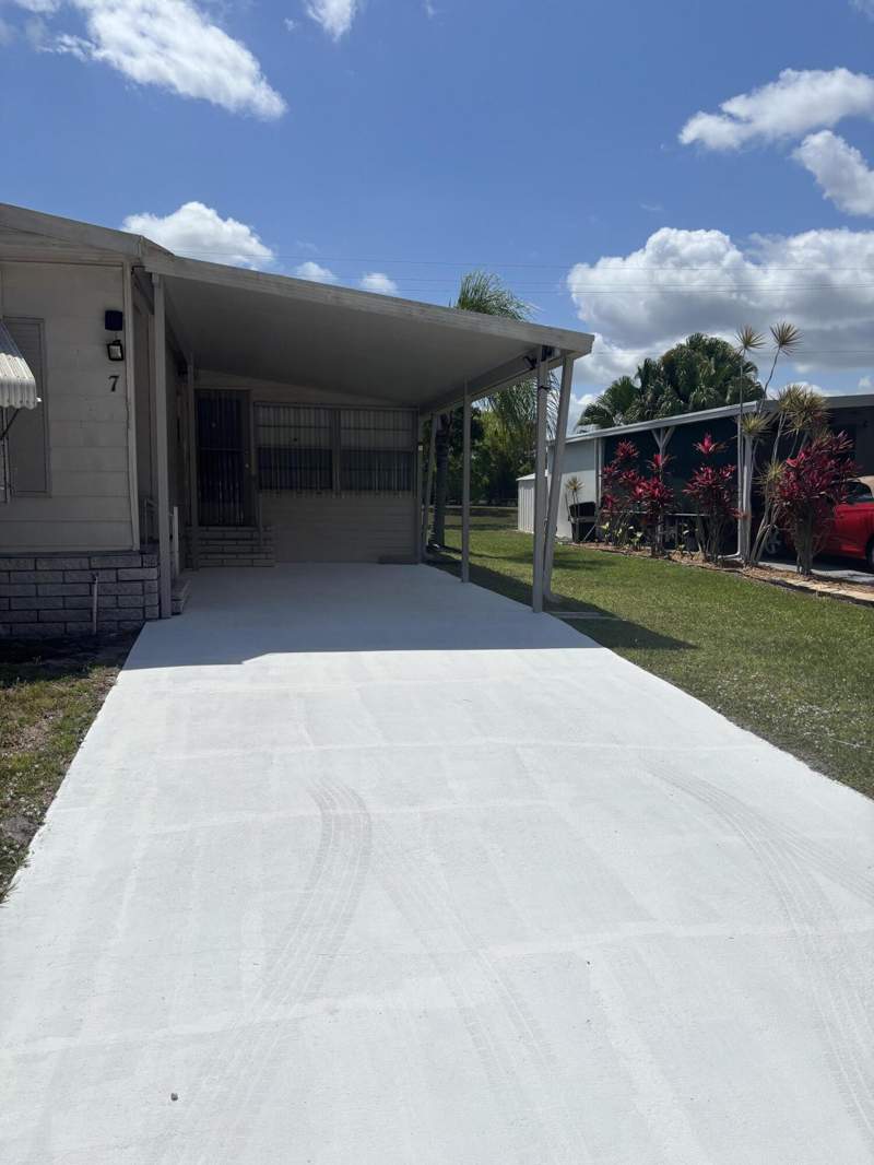 2 bedroom Manufactured Home at 7 Villa Flores, Spanish Lakes Golf Village, Port St. Lucie — photo 3