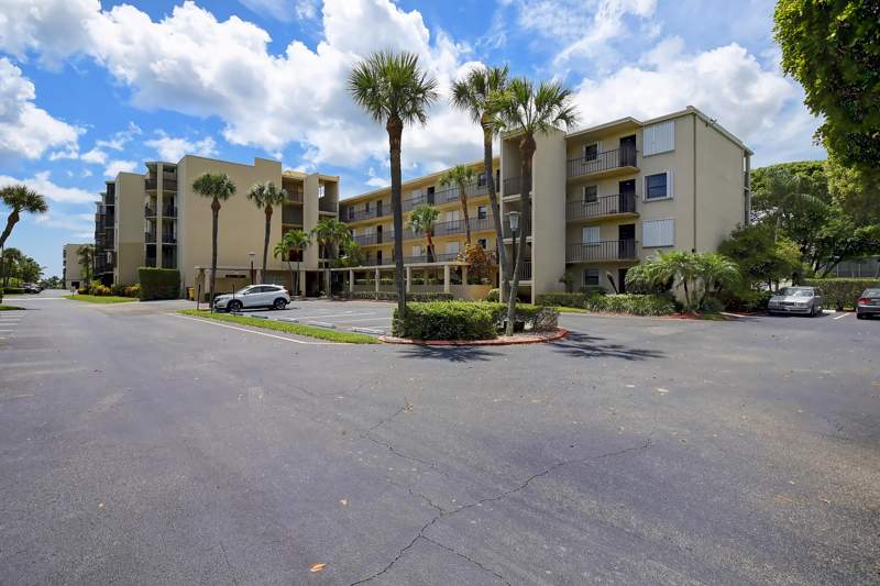 2 bedroom Condominium at 890 N Federal Highway #206, Hidden Harbour Of The Palm Beaches Condo, Lantana — photo 2