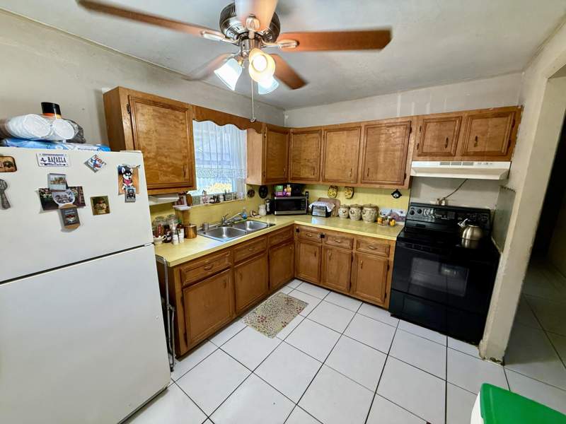 3 bedroom Single Family Residence at 3520 Suncrest Road, Suncrest Ridge, Lake Worth — photo 2