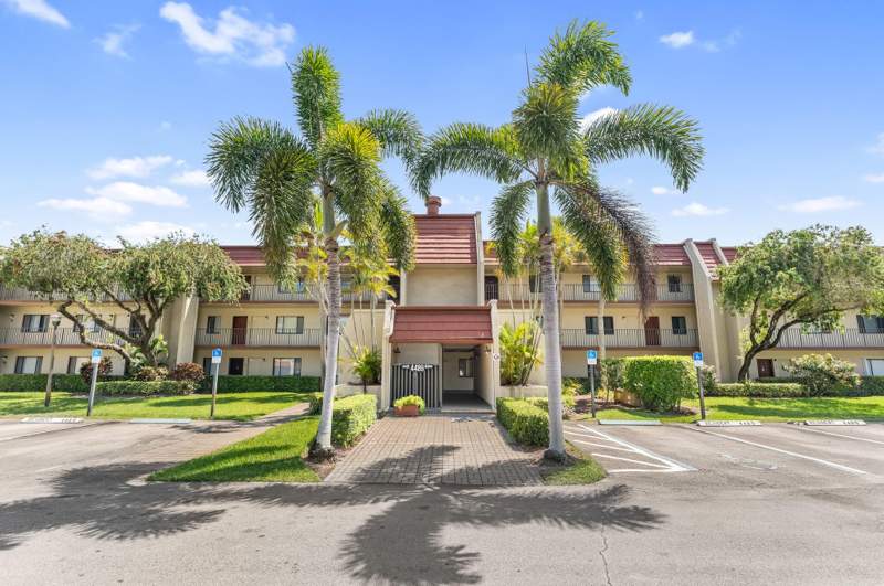 2 bedroom Condominium at 4489 Luxemburg Court #306, Fountains Of Palm Beach, Lake Worth — photo 2