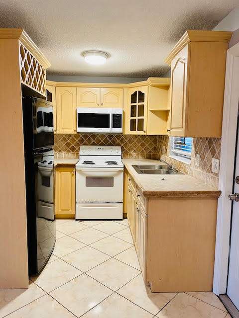 2 bedroom Single Family Residence at 4491 NW 1st Terrace, Spring Lake Villas, Deerfield Beach — photo 2