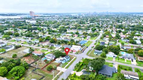 307 4th Street, Lake Park FL - photo 7 of 44
