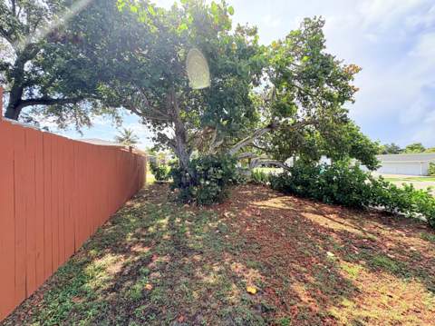 307 4th Street, Lake Park FL - photo 10 of 44