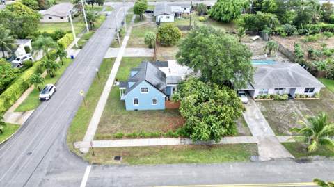 307 4th Street, Lake Park FL - photo 17 of 44