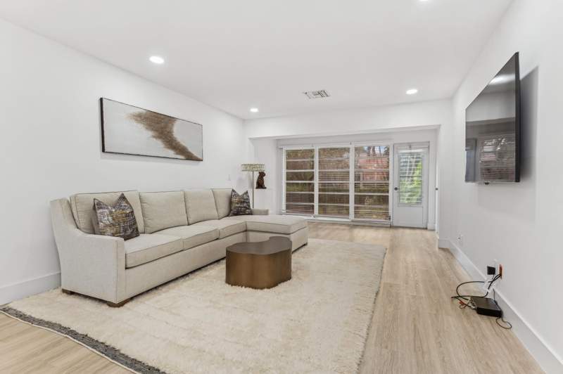 2 bedroom Villa at 13725 Flora Place #D, Palm Greens At Villa Del Ray Cond Phase 1,2,2-A,2-B,2-C,3, 3-A,3-B,4-Al,4-Ar,5,5-A,5-B,, Delray Beach — photo 3