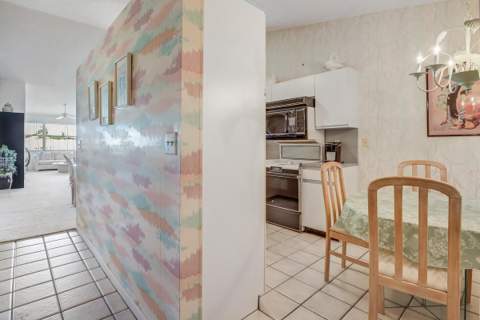7610 Tahiti Lane #201, Lake Worth FL - photo 8 of 27
