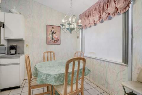 7610 Tahiti Lane #201, Lake Worth FL - photo 9 of 27