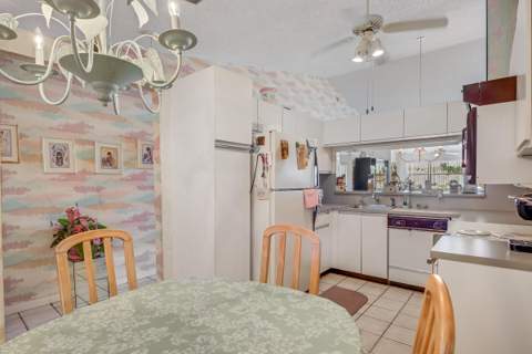 7610 Tahiti Lane #201, Lake Worth FL - photo 11 of 27