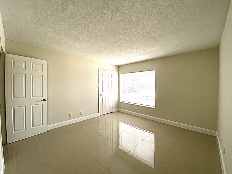 2 bedroom Condominium at 815 W Boynton Beach Boulevard #7-102, Casablanca Isles Condo, Boynton Beach — photo 2