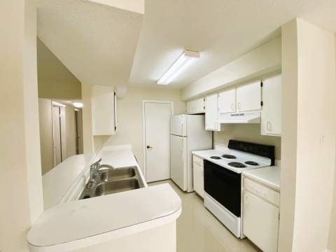 815 W Boynton Beach Boulevard #7-102, Boynton Beach FL - photo 12 of 36