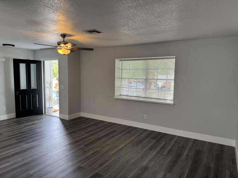3 bedroom Single Family Residence at 412 NE Midvale Street, Port St Lucie Section 26, Port St. Lucie — photo 2