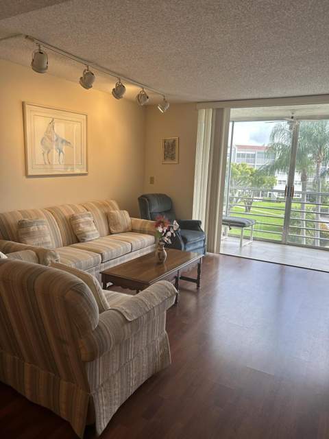 3286 Arcara Way #313, Lake Worth FL - photo 8 of 12