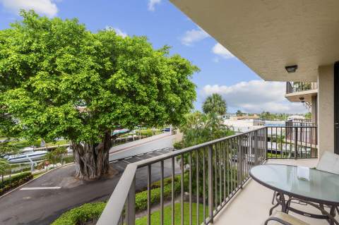 859 Jeffery Street #401, Boca Raton FL - photo 13 of 60