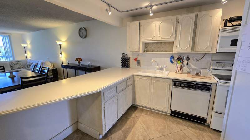 3 bedroom Condominium at 3100 N Course Lane #410, No 41 Palm-Aire Country Club, Pompano Beach — photo 2