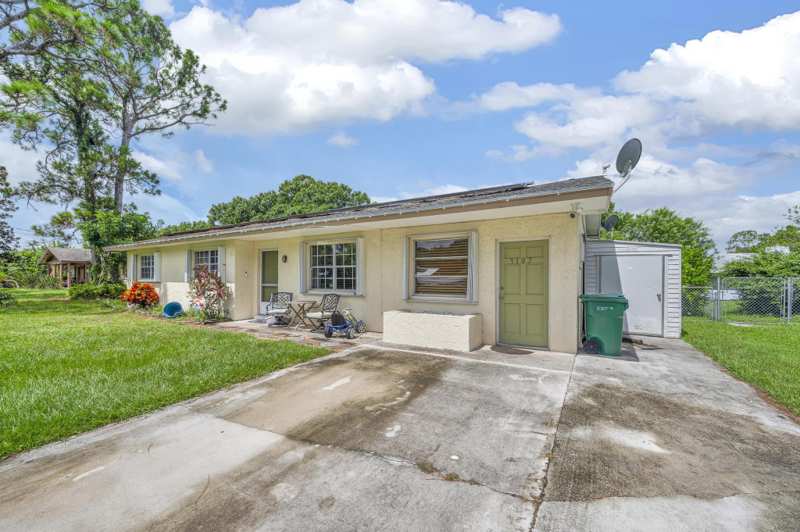 3 bedroom Single Family Residence at 5107 Palm Drive, Indian River Estates Unit 7, Fort Pierce — photo 1