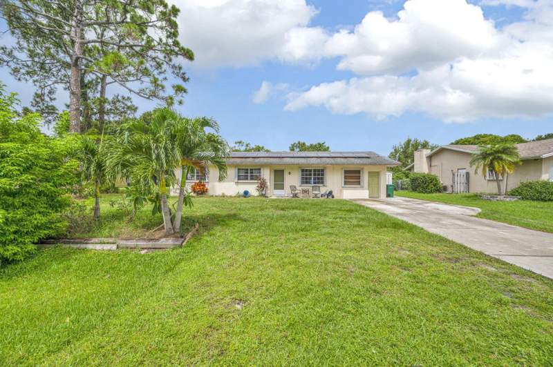 3 bedroom Single Family Residence at 5107 Palm Drive, Indian River Estates Unit 7, Fort Pierce — photo 3