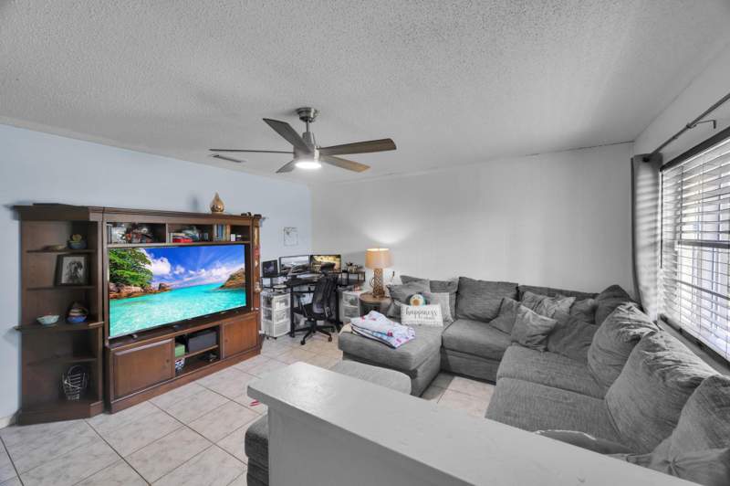 3 bedroom Single Family Residence at 5107 Palm Drive, Indian River Estates Unit 7, Fort Pierce — photo 4