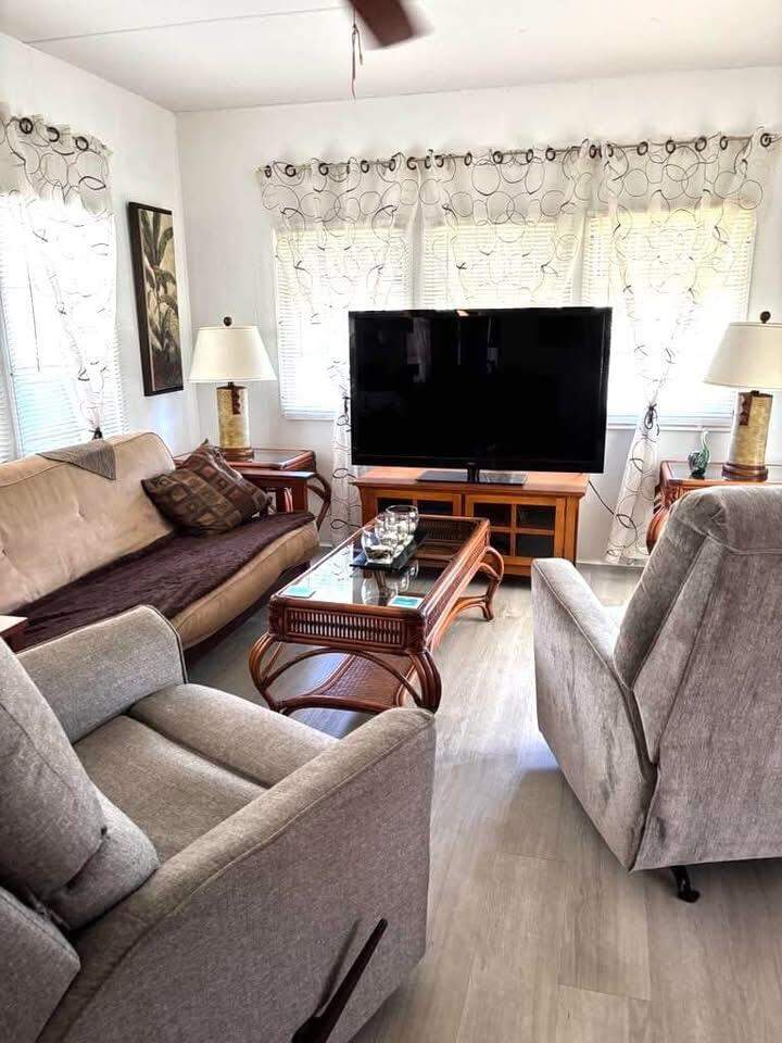 2 bedroom Mobile Home at 415 Gardenia Court, Pine Tree Park Co-Op, Deerfield Beach — photo 4