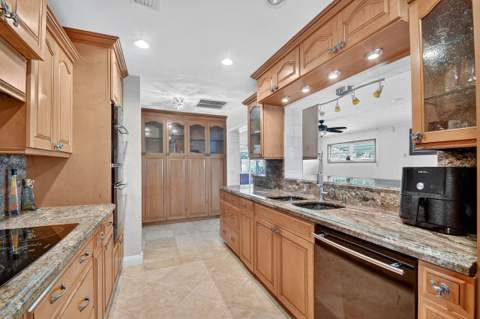 133 Greenbrier Drive, Palm Springs FL - photo 23 of 66