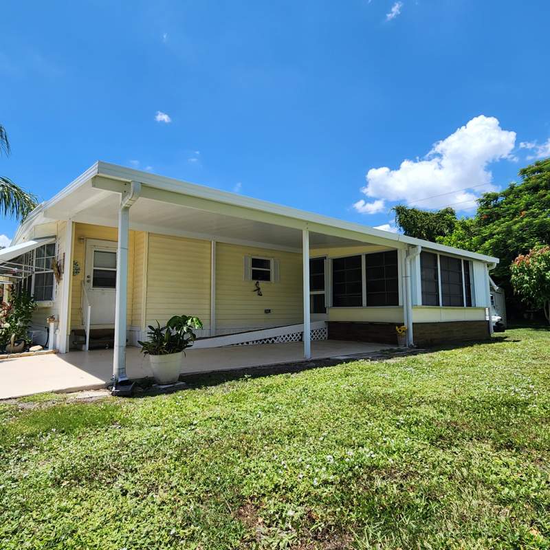 2 bedroom Manufactured Home at 218 W Caribbean, Spanish Lakes Golf Village, Port St. Lucie — photo 2