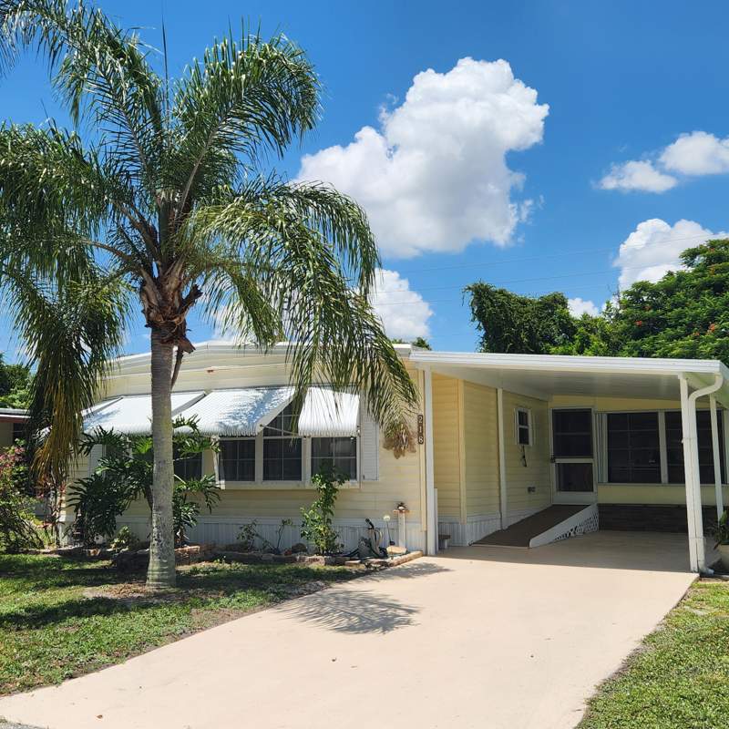 2 bedroom Manufactured Home at 218 W Caribbean, Spanish Lakes Golf Village, Port St. Lucie — photo 3