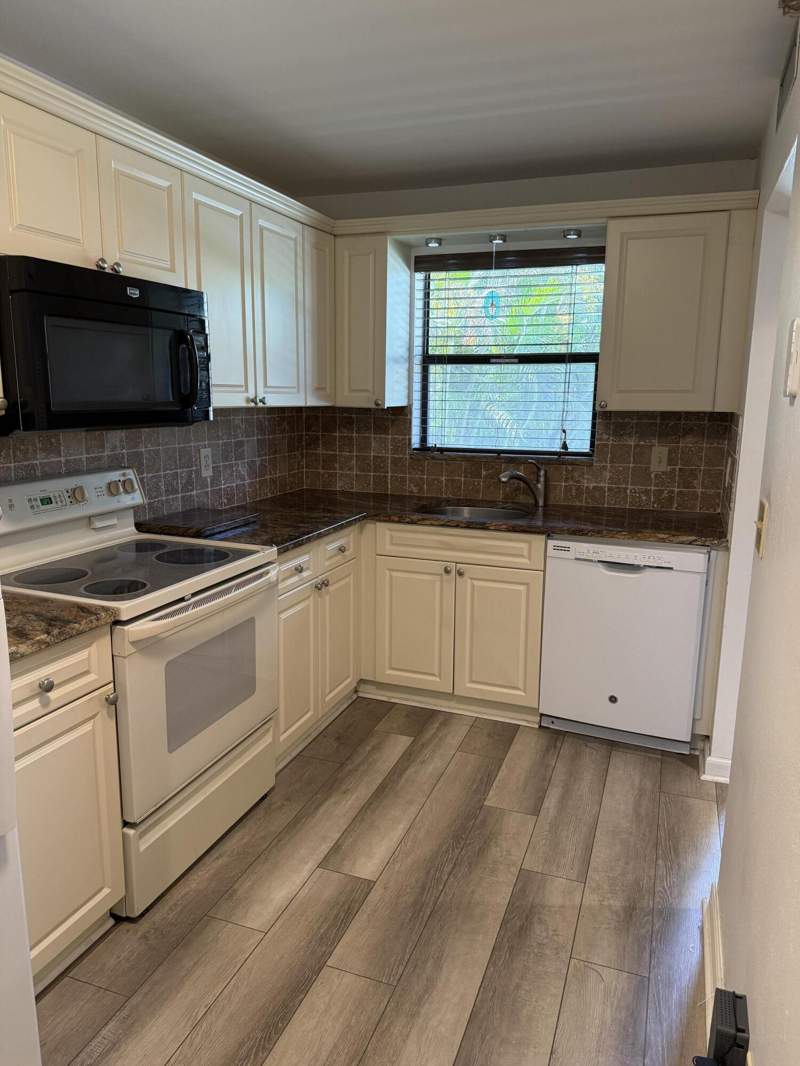 2 bedroom Condominium at 4760 Lucerne Lakes Boulevard #206, SUNRISE OF PALM BEACH CONDO 1,2,3,4, 14 AND 17, Lake Worth — photo 3