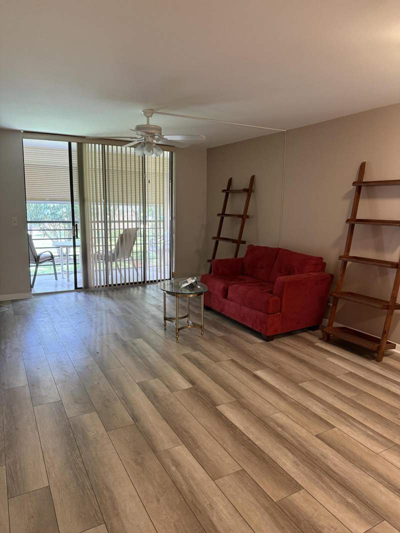 2 bedroom Condominium at 4760 Lucerne Lakes Boulevard #206, SUNRISE OF PALM BEACH CONDO 1,2,3,4, 14 AND 17, Lake Worth — photo 5