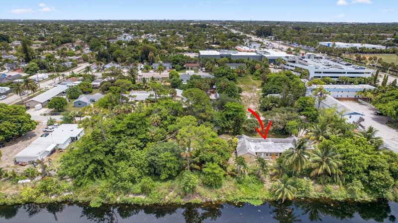 7 bedroom Single Family Residence at 129 Fleming Avenue, Historic Greenacres, Greenacres — photo 1