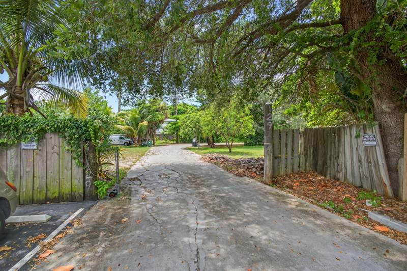 7 bedroom Single Family Residence at 129 Fleming Avenue, Historic Greenacres, Greenacres — photo 2