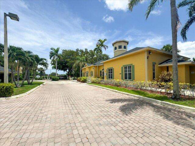 2 bedroom Condominium at 1104 Meadows Circle, Meadows On The Green Condo, Boynton Beach — photo 4