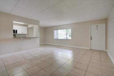 1104 Meadows Circle, Boynton Beach FL - photo 6 of 27