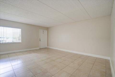 1104 Meadows Circle, Boynton Beach FL - photo 7 of 27