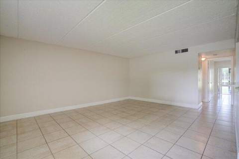 1104 Meadows Circle, Boynton Beach FL - photo 8 of 27