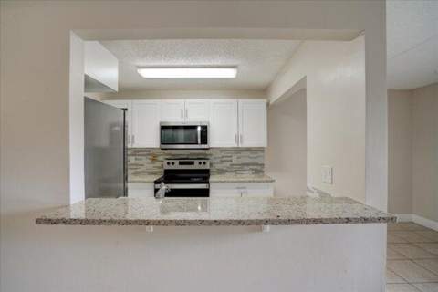 1104 Meadows Circle, Boynton Beach FL - photo 10 of 27