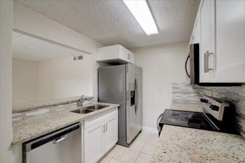 1104 Meadows Circle, Boynton Beach FL - photo 11 of 27
