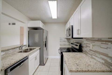 1104 Meadows Circle, Boynton Beach FL - photo 12 of 27