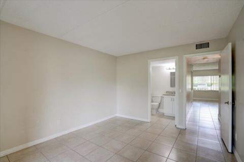 1104 Meadows Circle, Boynton Beach FL - photo 15 of 27