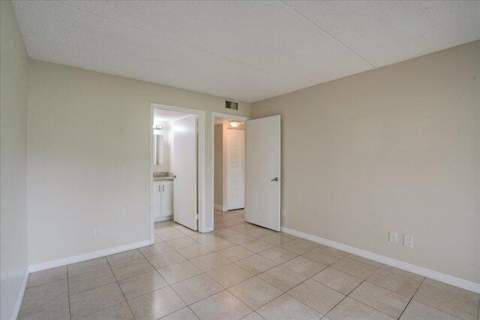 1104 Meadows Circle, Boynton Beach FL - photo 16 of 27