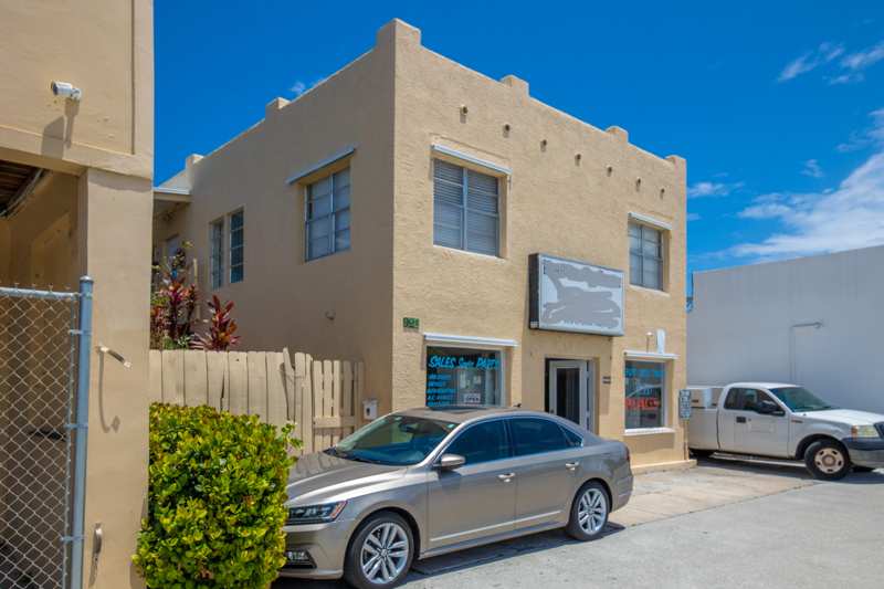 3 bedroom Single Family Residence at 928 S Dixie Highway, Lake Worth Town Of Add 1, Lake Worth Beach — photo 1