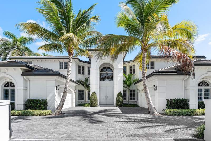 6 bedroom Single Family Residence at 121 Royal Palm Way, Royal Palm Yacht & Country Club, Boca Raton — photo 5
