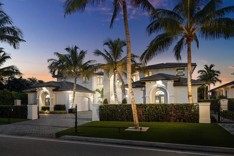 6 bedroom Single Family Residence at 121 Royal Palm Way, Royal Palm Yacht & Country Club, Boca Raton — photo 4