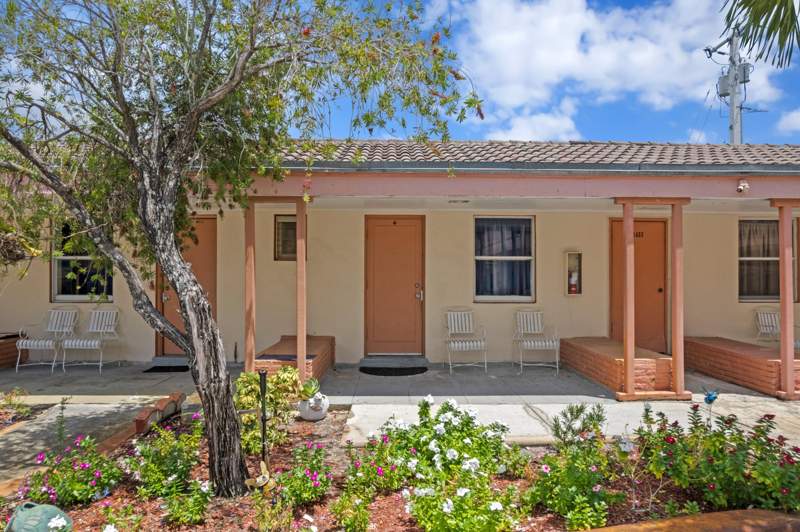 28 bedroom Single Family Residence at 7800 S Dixie Highway, Homewood, West Palm Beach — photo 5