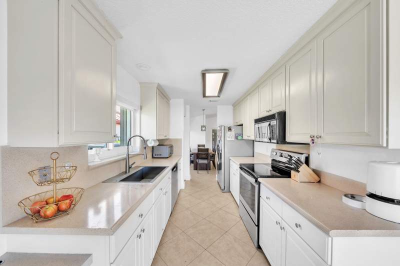 3 bedroom Single Family Residence at 10255 Sunset Bend Drive, Boca Woods Country Club 10, Boca Raton — photo 4