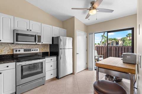 816 Sky Pine Way #G, Greenacres FL - photo 11 of 38